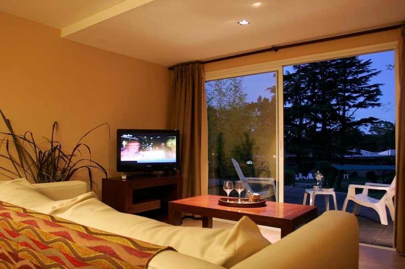 Hotel Сиера де лос Падрес Екстериор снимка