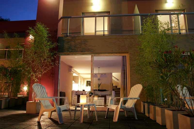 Hotel Сиера де лос Падрес Екстериор снимка